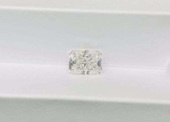 แล็บ CVD 10 Mohs ไร้สี Grown Diamond Radiant Cut Fancy Design