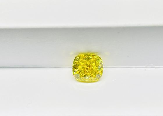 เพชรสีเหลืองสังเคราะห์ HPHT แบบหลวม 2.88ct เบาะดัดแปลง IGI Certified VS1