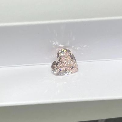 ขายปลีกเพชร สินทรประกอบสีชมพู หนังแล็บเพชรใหญ่รูปหัวใจ 1.78ct