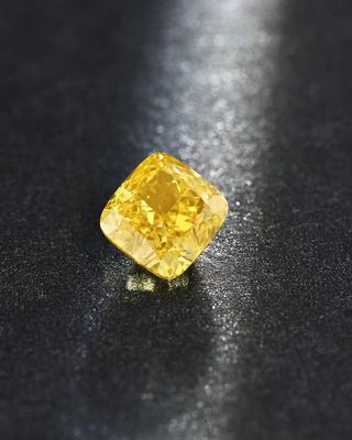 Lab หลวมสังเคราะห์ Grown Yellow Diamond 2.53ct Cushion Cut พร้อมใบรับรอง IGI