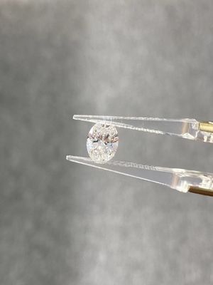 รูปทรงโอวาล โรงปฏิบัติการเติบโต CVD เพชรสีขาว 3.4ct ด้วยใบรับรอง IGI