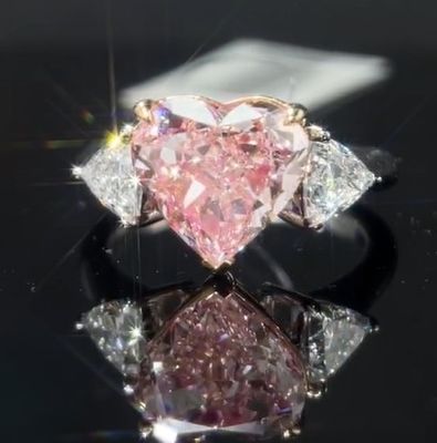 สีชมพูสีชมพู 4.03ct สไตล์สามหิน