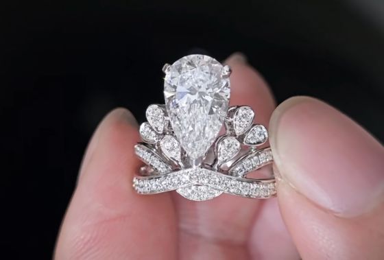 ห้องปฏิบัติการปรับแต่ง CH ปลูกแหวนเพชรลูกแพร์เพชรแหวนเพชร 18K แหวนหมั้น